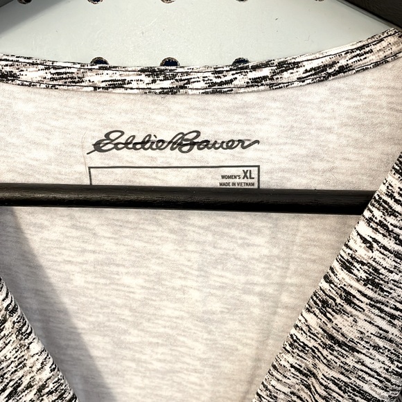 Eddie Bauer Sleeveless Womens V-neck Top Black White Cinched - Picture 3 of 9